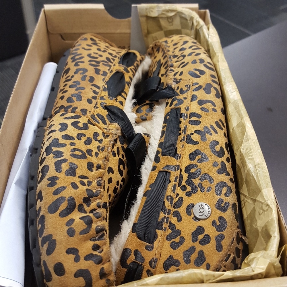 UGG Dakota Leopard Bow Shoes/Slippers